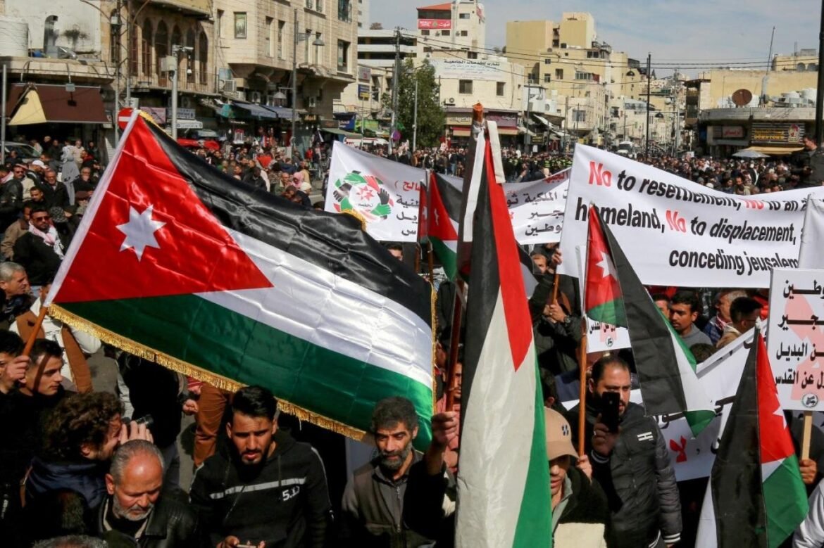 الأردن يحظر جماعة الإخوان المسلمين ويصادر أصولها ومكاتبها