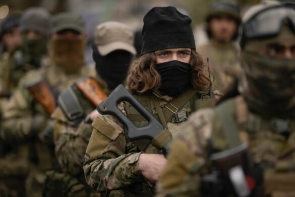 "أنصار السنّة" يثير الرعب في سوريا ويُكفّر الشرع: أولويتنا الأقليات ونخطط للتمدّد في لبنان