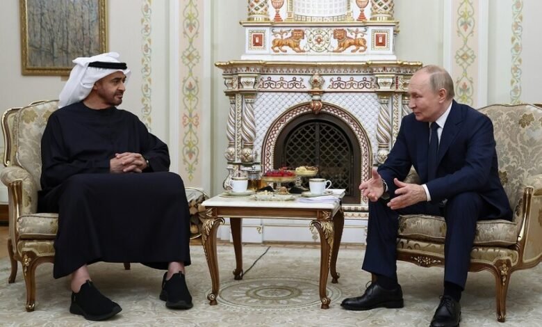 الرئيس الروسي فلاديمير بوتين مع رئيس دولة الإمارات محمد بن زايد آل نهيان
