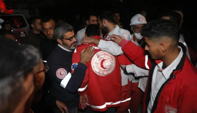 انتشال جثامين 15 مسعفاً بعد أيام من مقتلهم بنيران إسرائيلية، ونتنياهو يدعو حماس إلى إلقاء السلاح