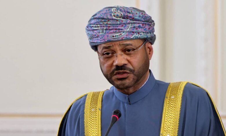 أول تعليق لوزير الخارجية العماني على المحادثات بين إيران وأمريكا في مسقط