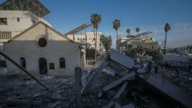 الجيش الإسرائيلي يستهدف مبنى داخل مستشفى المعمداني في غزة، وقتلى جراء قصف في دير البلح وخان يونس