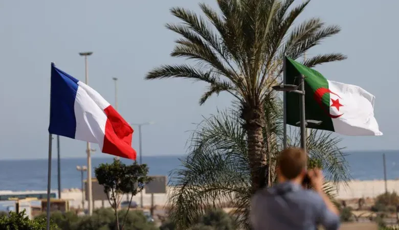 الجزائر تمهل موظفين بالسفارة الفرنسية 48 ساعة لمغادرة البلاد، والخارجية الفرنسية تهدد بالرد