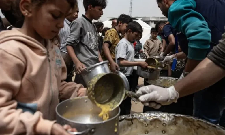 قتلى ومصابون في غارات إسرائيلية جديدة على غزة، وحماس مستعدة لمفاوضات شاملة في إطار صفقة تنهي الحرب في القطاع