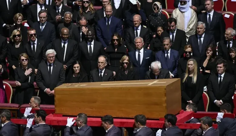 العالم يودع البابا فرنسيس خلال مراسم جنازة مهيبة حضرها ملوك ورؤساء دول
