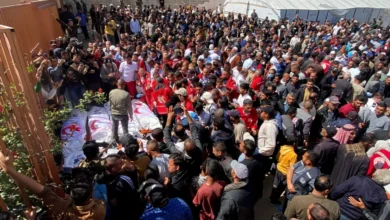 مسعف فلسطيني يقول إنه رأى جنودا إسرائيليين يطلقون النار على سيارات إسعاف