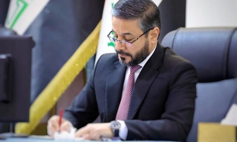 وزير التعليم يصدر أمراً وزارياً بتعيين 320 من حملة الشهادات العليا والأوائل