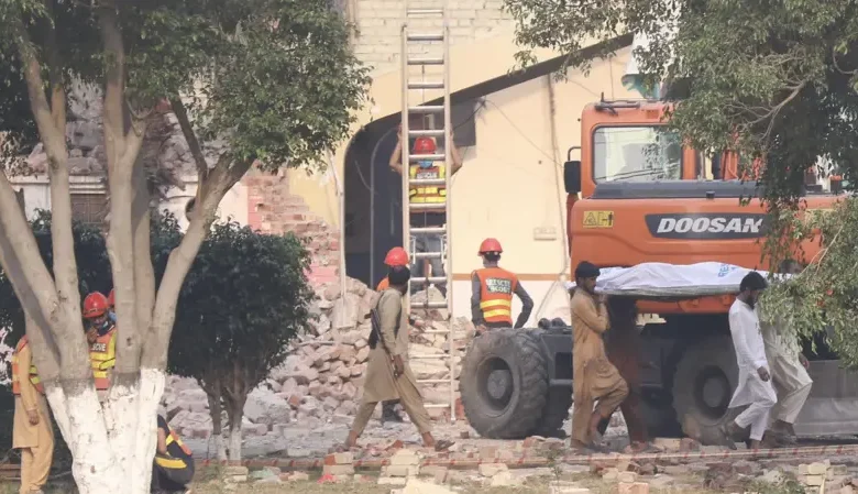 عشرات القتلى والجرحى في قصف متبادل بين الهند وباكستان، وإسلام آباد تؤكد إسقاط 5 طائرات وتتهم نيودلهي باستهداف مدنيين