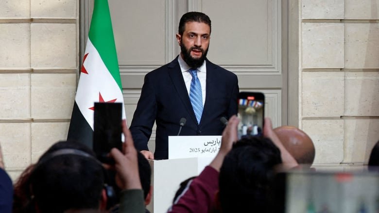 أحمد الشرع يشعل تفاعلا برد على عدم الثقة به لأنه قائد سابق لجماعة متطرفة خلال مؤتمر مع ماكرون بفرنسا